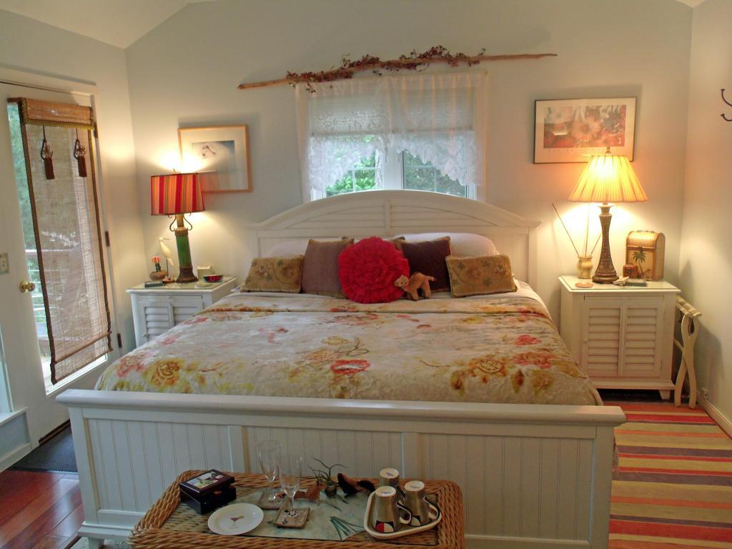 Inn To The Woods Friday Harbor Phòng bức ảnh