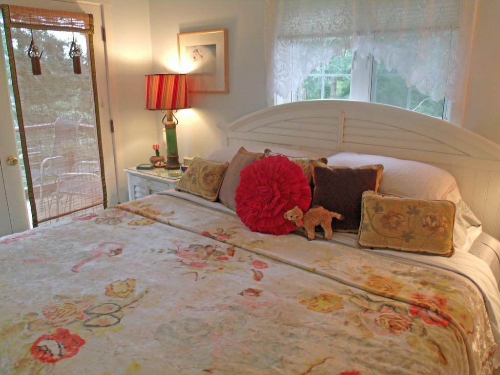 Inn To The Woods Friday Harbor Phòng bức ảnh