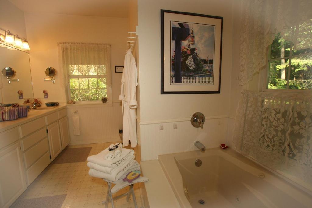 Inn To The Woods Friday Harbor Ngoại thất bức ảnh
